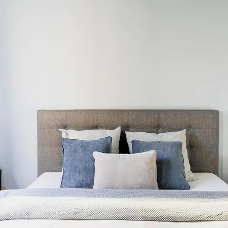 Charming Ostend Home: Near Beach City Center 아파트 *