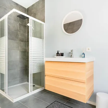 Charming Ostend Home: Near Beach City Center 아파트 *