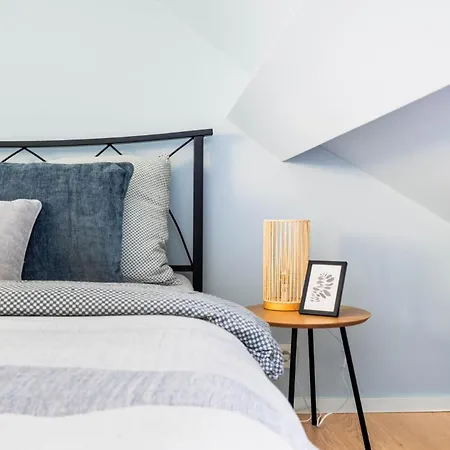 Charming Near And Center Apartment