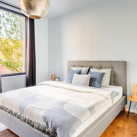 Charming Home: Near Center アパート *