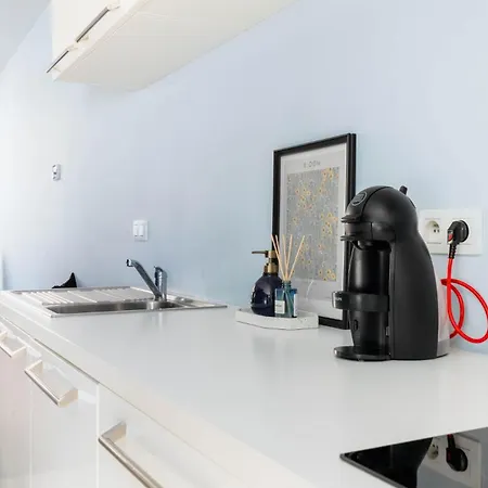 Charming Near And Center Apartment