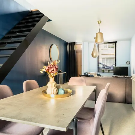 Charming Home: Near Center