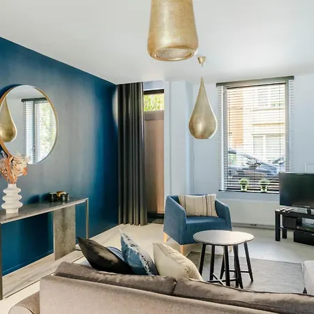 Charming Near And Center Apartment