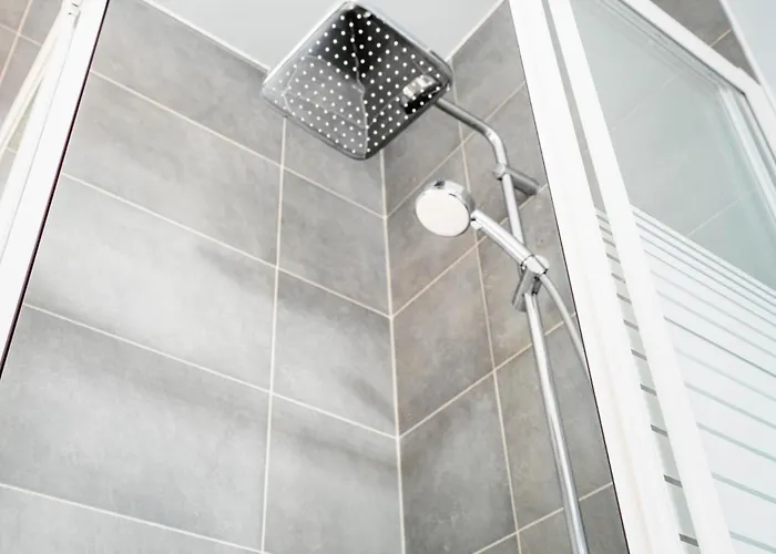 Apartment Charming Home: Near Center