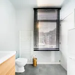 בית נופש Charming Home: Near Center *