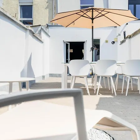 Vakantiehuis Charming Home: Near Center *