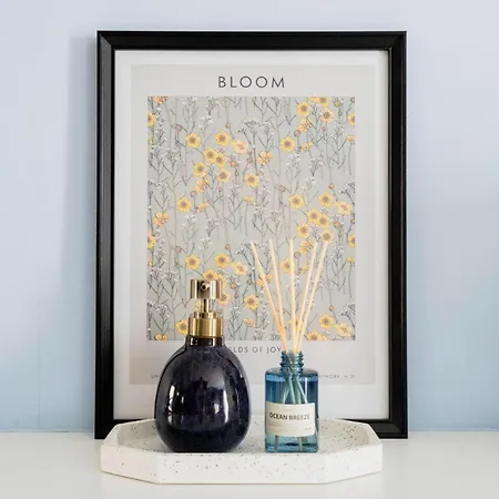 Vakantiehuis Charming Home: Near Center *