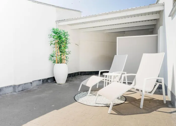 Charming Home: Near Center *