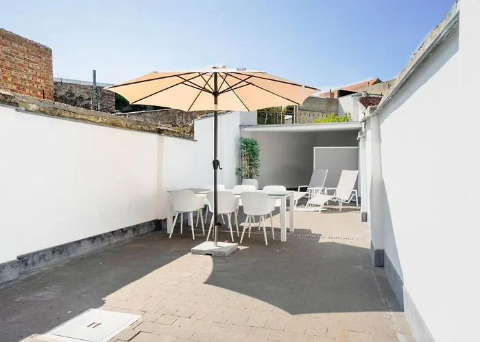 Charming Home: Near Center *