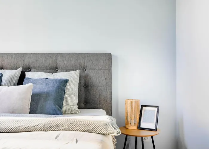 Vakantiehuis Charming Home: Near Center *