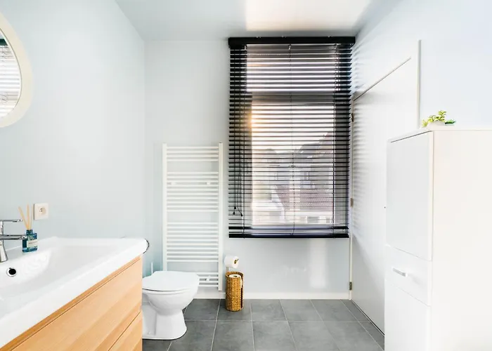 Vakantiehuis Charming Home: Near Center *