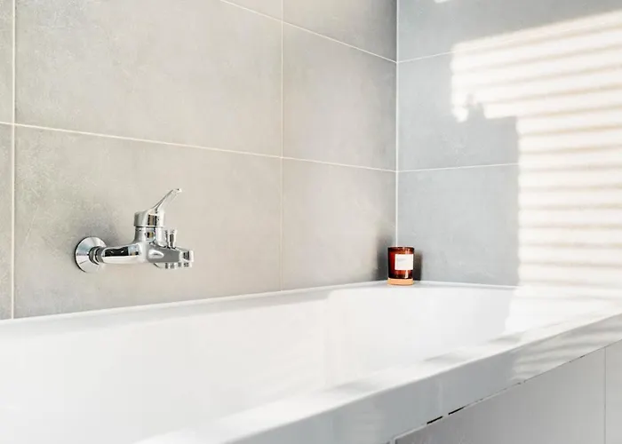 Charming Home: Near Center *